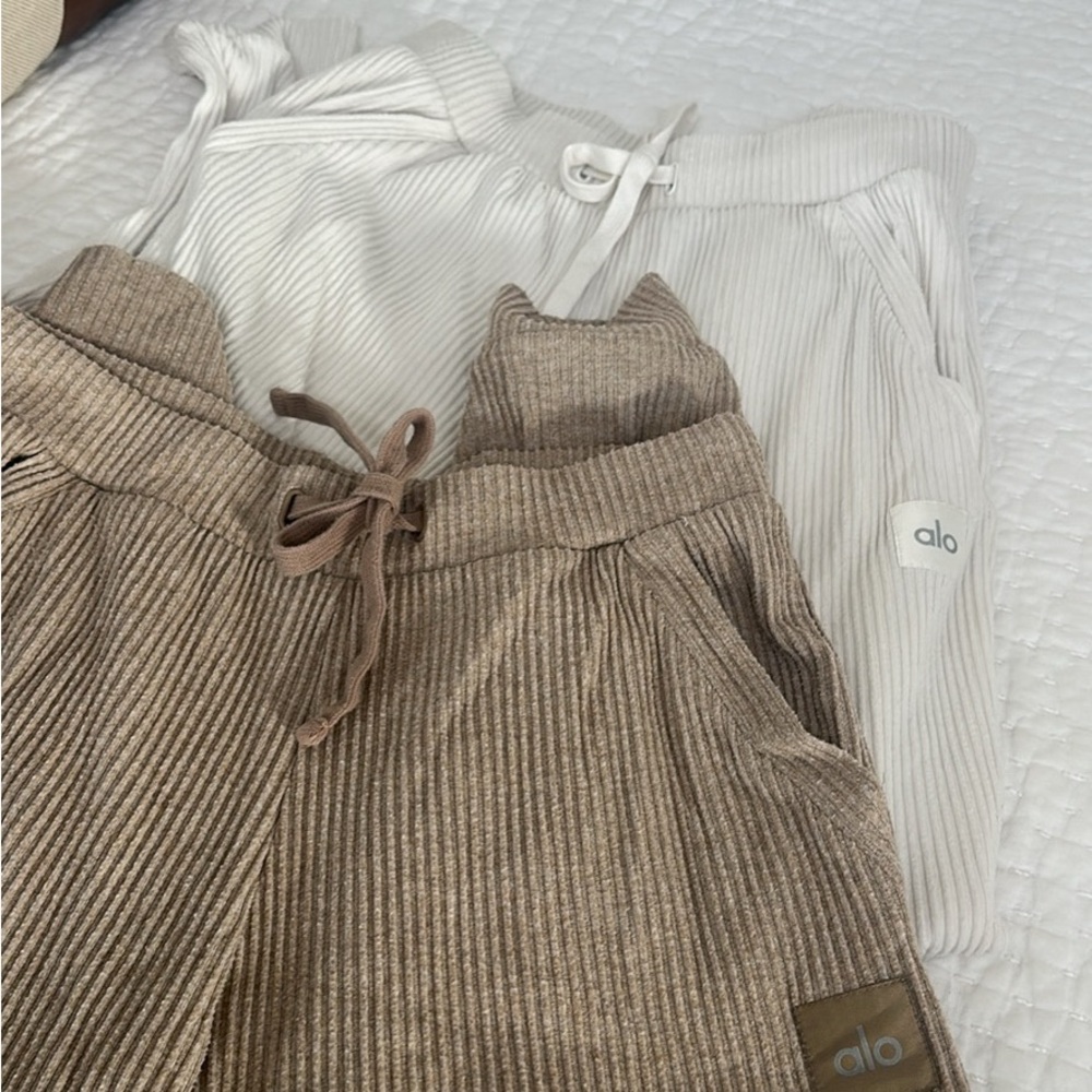 ALO Yoga Ribbed Track Pants in Cream and Brown